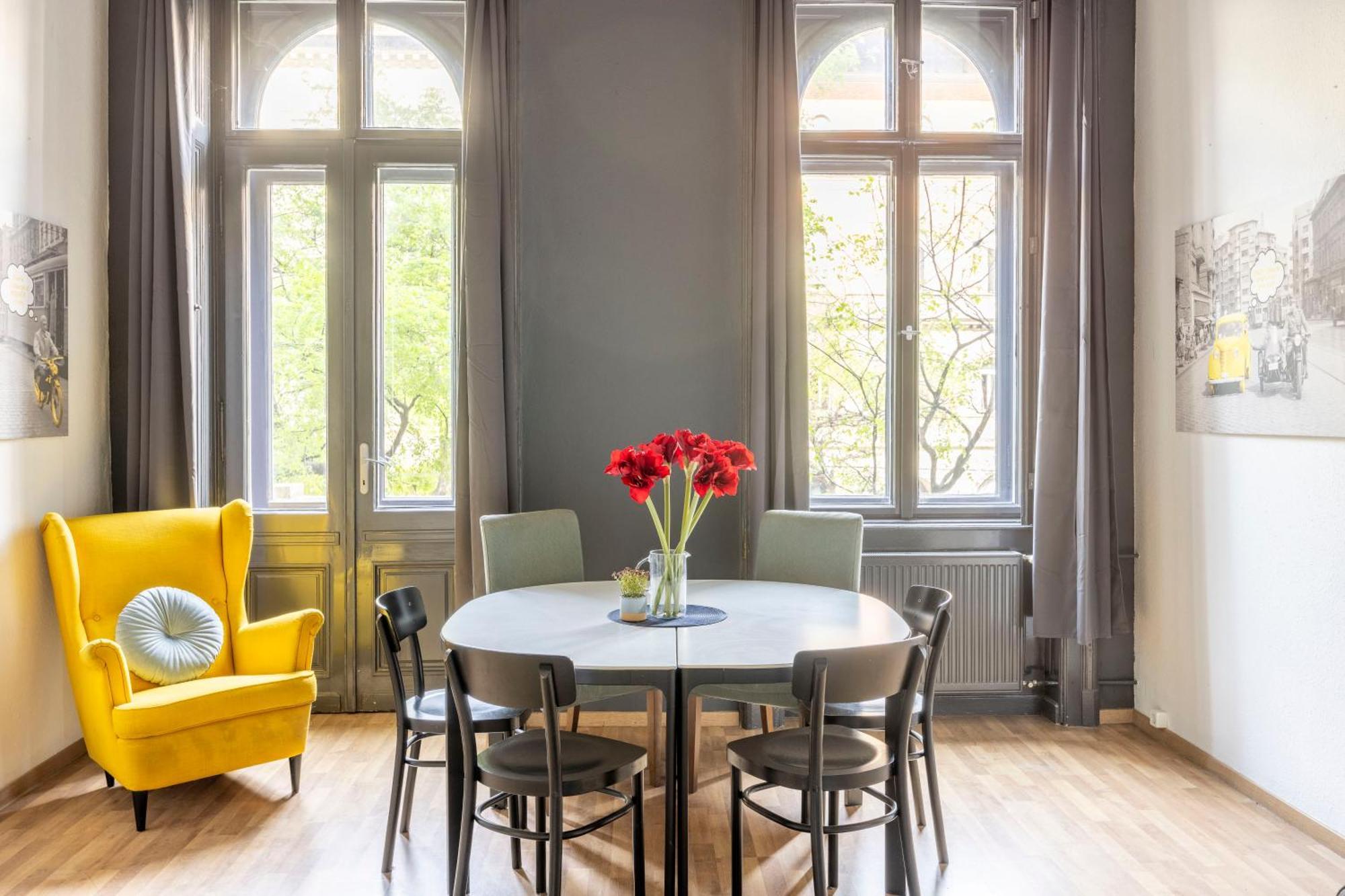 Cozy & Nostalgic Budapest Style Apartment In The Center Buitenkant foto