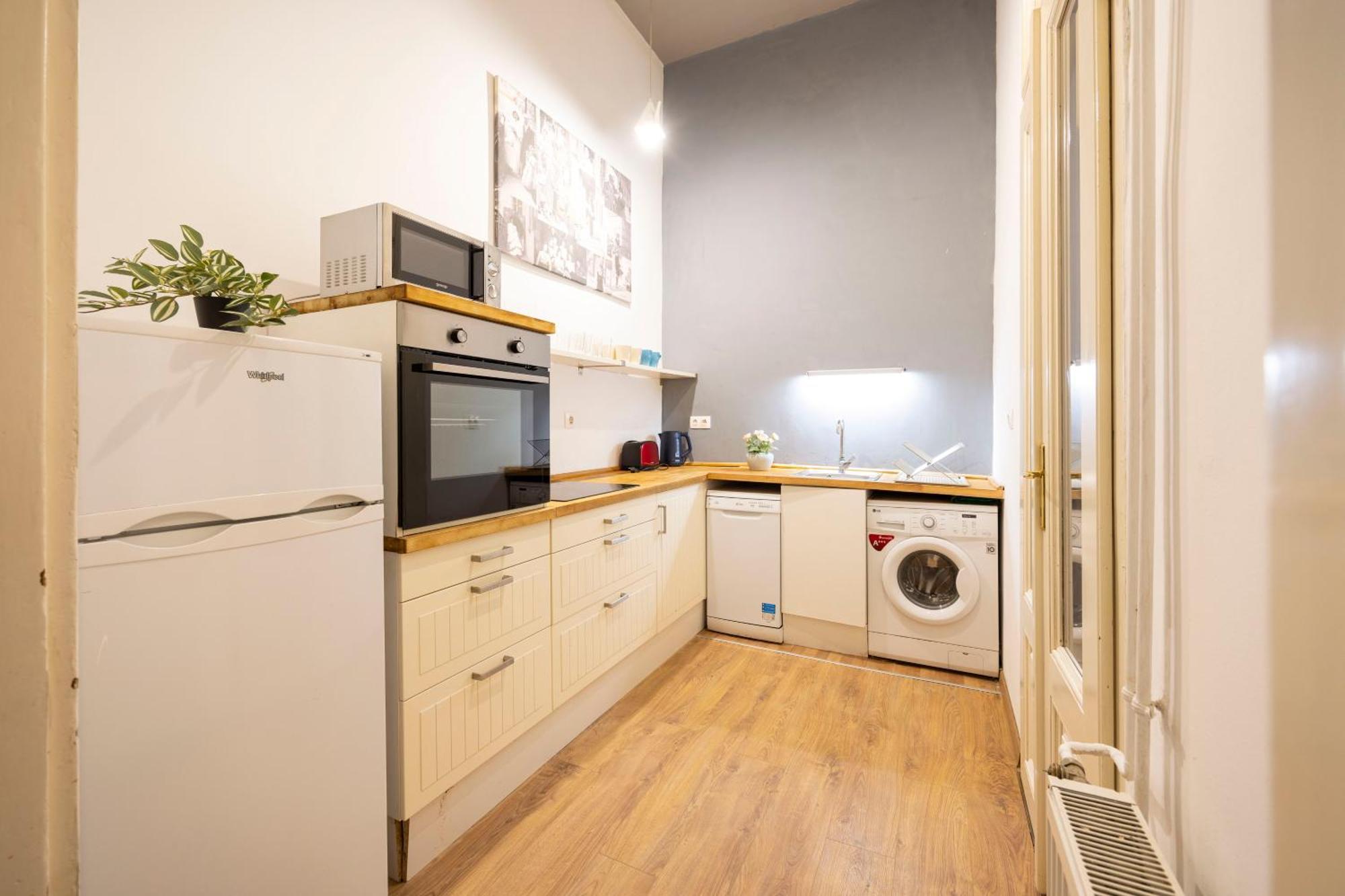 Cozy & Nostalgic Budapest Style Apartment In The Center Buitenkant foto