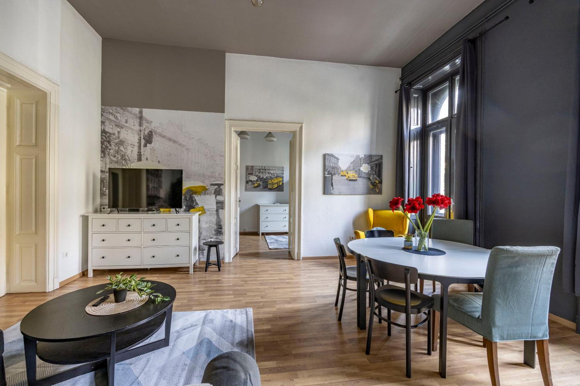 Cozy & Nostalgic Budapest Style Apartment In The Center Buitenkant foto
